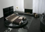 Кръгла спалня по поръчка с висока тапицирана правоъгълна табла и три поставки към леглото  